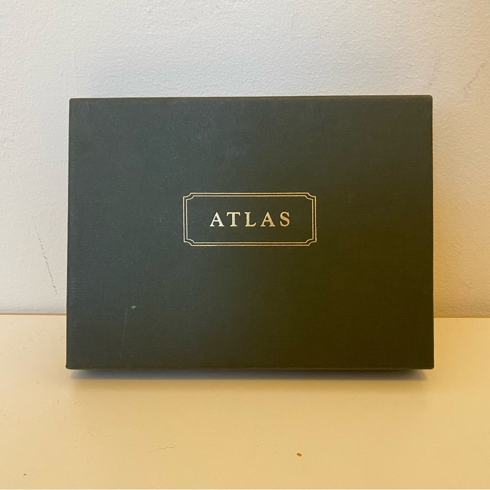 The Traveler’s Atlas Geographic Pocket Handbook Color Maps Leather Cover 1998